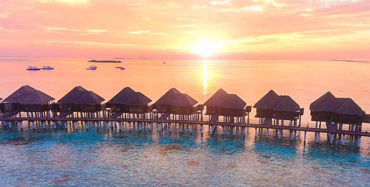 water villas al atardecer, Sun Aqua Maldives