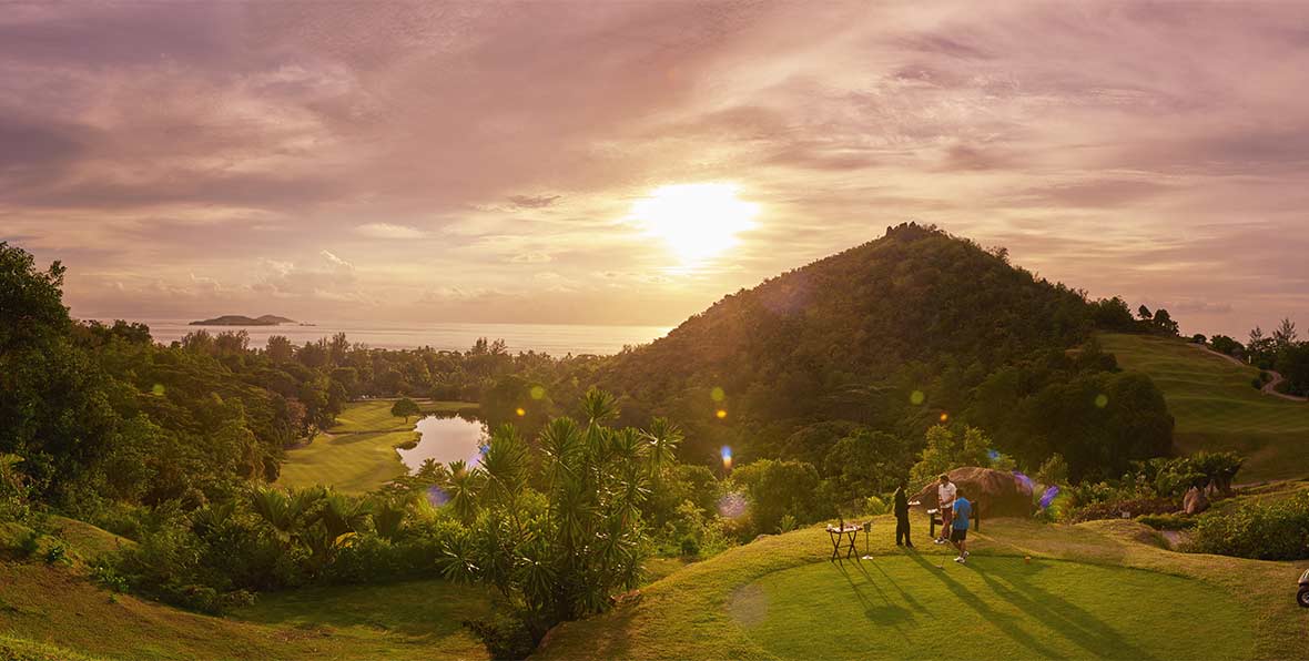 puesta de sol en Constance Lemuria Praslin