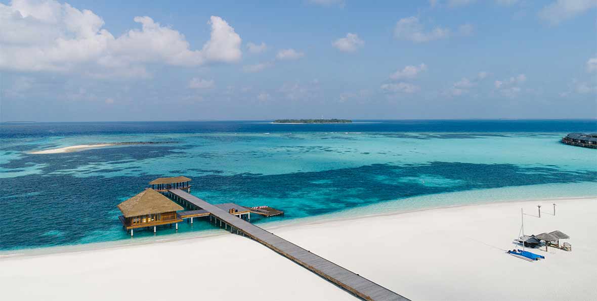 Noku Maldives arrival jetty desde un drone