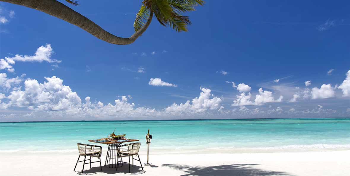 comida en laplaya de Kandima Maldives