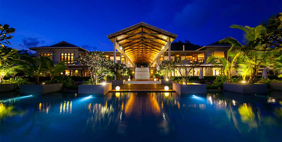 Kempinski Seychelles por la noche