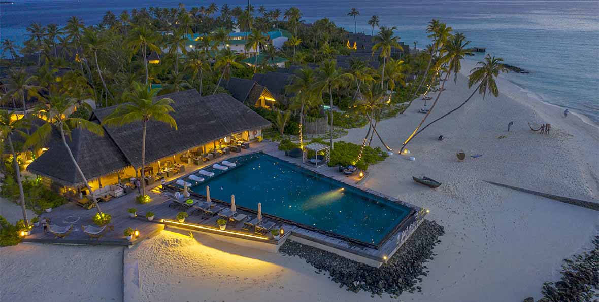 infinity pool fushifaru maldives