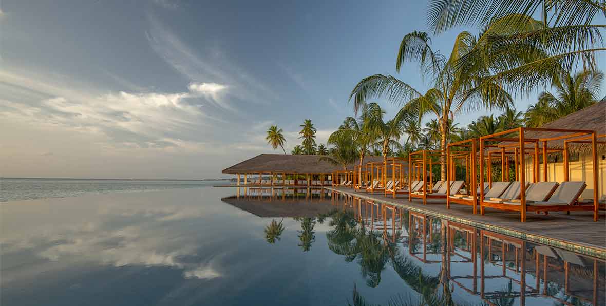 la piscina principal de The Residence Dhigurah