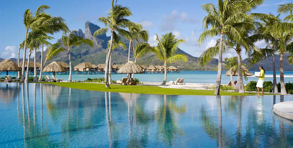 piscina con vistas en Four Seasons Resort Bora Bora