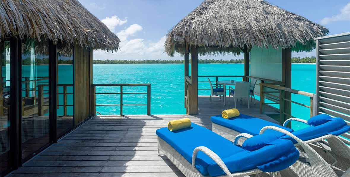 terraza privada en St. Regis Bora Bora Resort