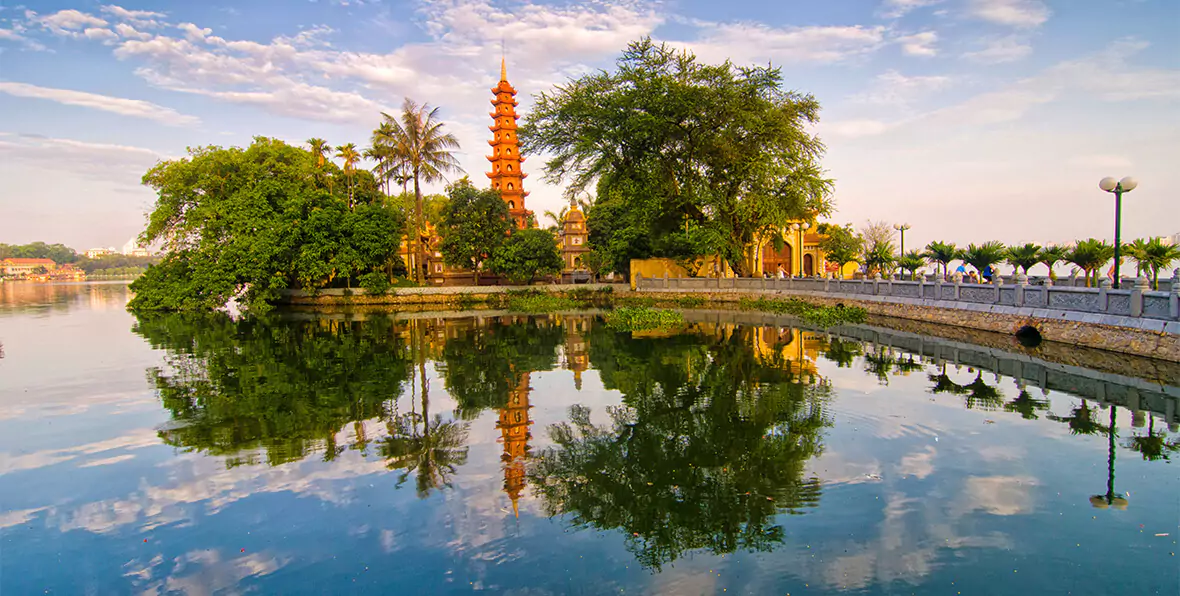 Viaje Vietnam Hanoi Tran Quoc Pagoda - arenastours.com -