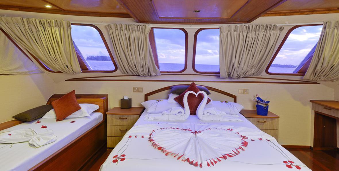 habitaciñon principal del Anastasia Luxury Yacht