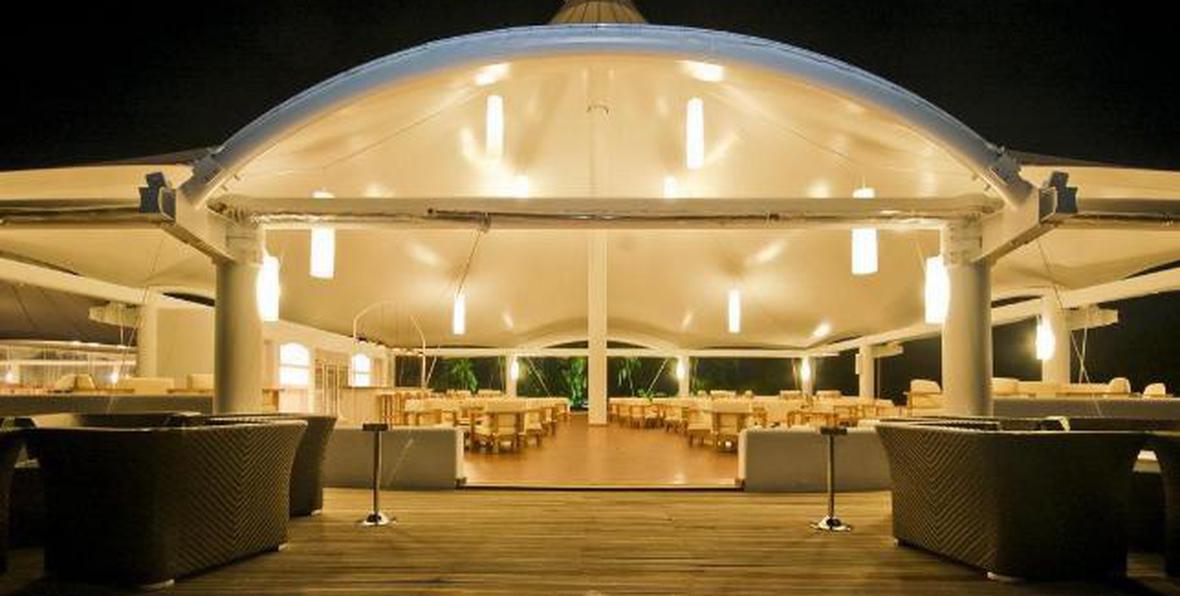 restaurante en el Safari Island Resort & Spa Maldives