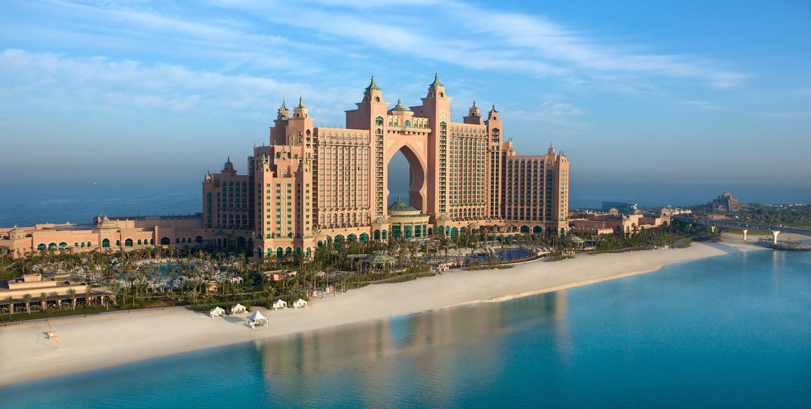 El hotel Atlantis The Palm se refleja en el agua